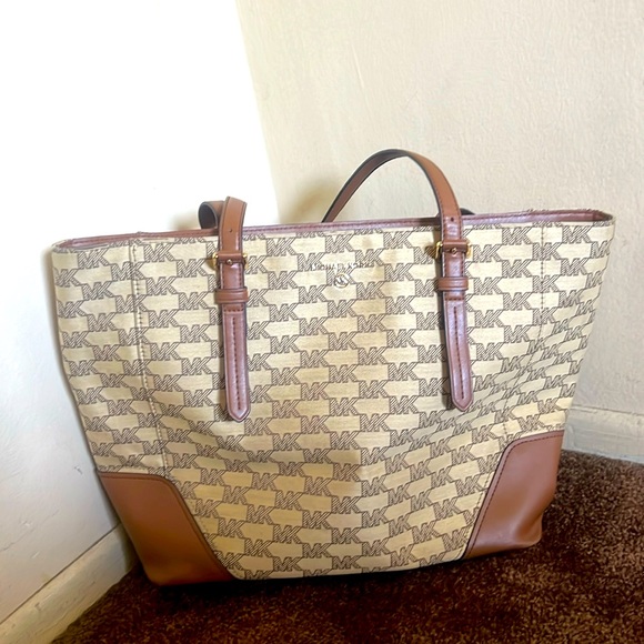 Michael Kors bag - Picture 1 of 4